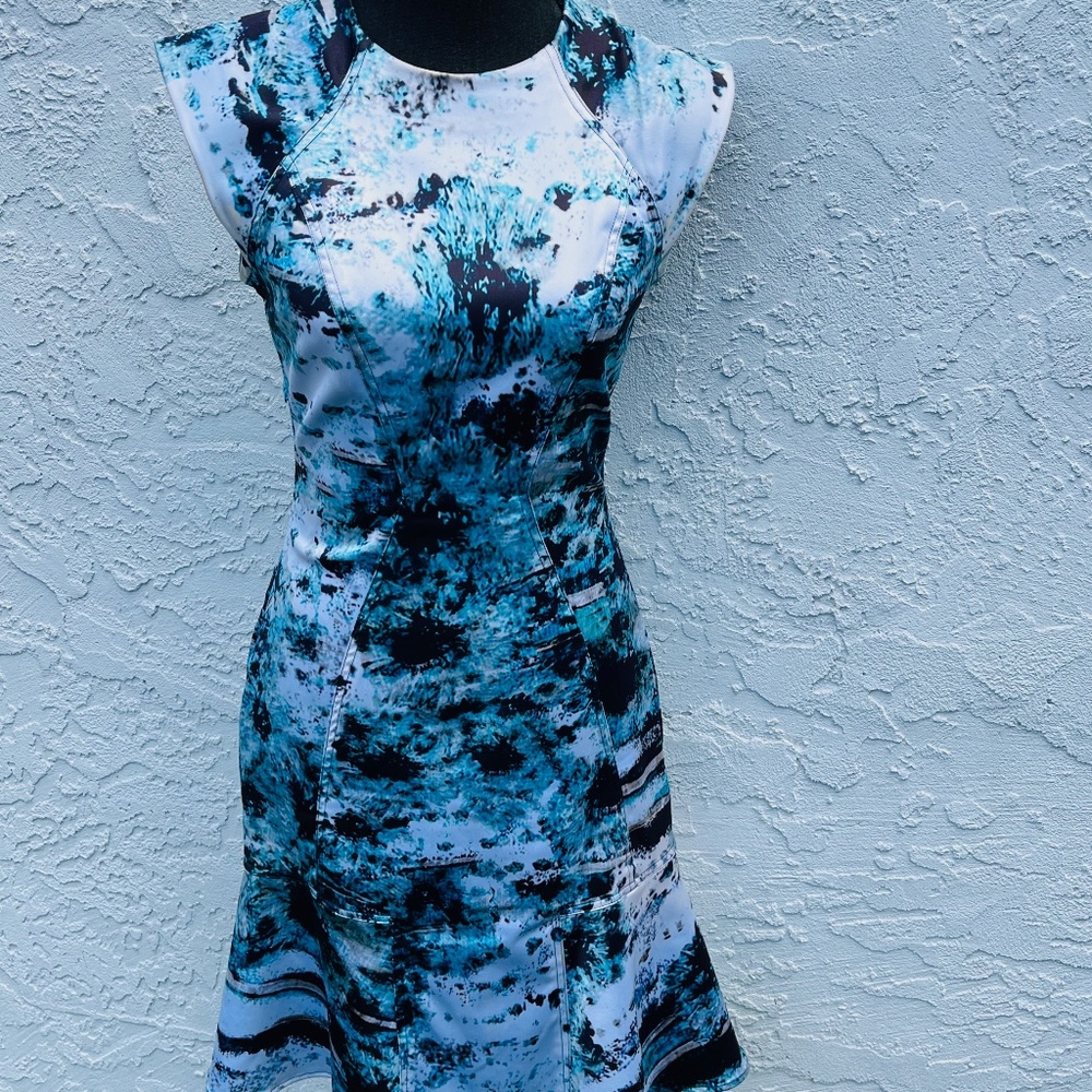 YIGAL AZROUEL NYC USA-MADE "4" DRESS Blues & Black Abstract Cap sleeve Flare hem